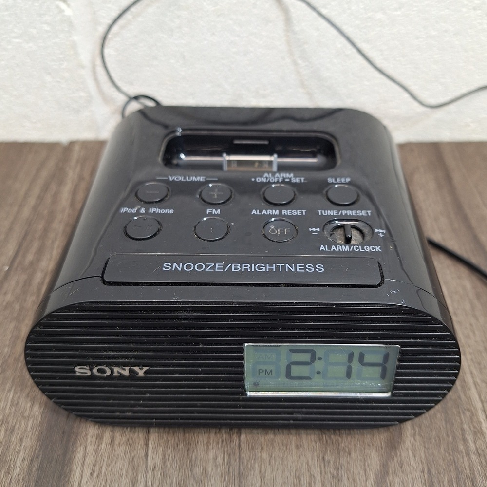 Sony ICF-C05iP FM Clock Radio Alarm 30-Pin iPod iPhone Docking Station Black